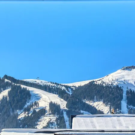 3br Duplex Flat - 300m To City Express Gondola !!! If You Want To Book, Please Contact On Whtsapp - 0034-635-518-057 !!!! Thanks!!!! Апартаменти